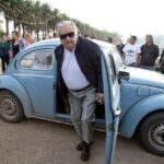 Você Não Vai Acreditar no Que Esse Presidente Carregava na Mão Durante Uma Preleção!