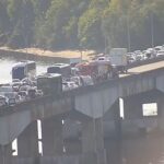 URGENTE! Caos na Linha Vermelha: Acidente Gigantesco Interdita Via! Veja Rotas Alternativas!