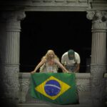 Brasileiro ‘Gato’ Rouba a Cena no Show da Lady Gaga e Enlouquece a Internet! Descubra Quem é!