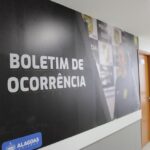 URGENTE: Marido SURTA e dá CADEIRADAS na esposa! Veja o que o FILHO fez!