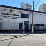 😱 Filho ENDEMONIADO tenta MATAR os pais em loja de salgados e choca cidade!