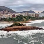 🌊 Rio Sob Ataque! Ressaca Gigante Aterroriza a Orla: Veja as Imagens Chocantes!