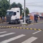 😱 Tragédia Choca Marília! Motociclista Encontra a Morte em Acidente ATERRORIZANTE com Caminhão! 🚨