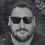😱 Reviravolta Trágica! Famoso Escritor Achado Morto em Praia Paraisíaca: Mistério e Inconformismo!