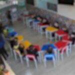 💣 Professora SURTA e AGREDE criança de 4 anos com LIVROS! Caso pode virar TORTURA! 🚨
