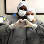✈️👩‍⚕️👨‍⚕️ Em Pleno Voo! Casal de Médicos Baianos Vira Herói e Salva Vida na Rota Brasil-Espanha! 😱
