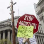 💣 Hospital Católico CAUSA REVOLTA ao PROIBIR abortos na Alemanha! 😱