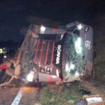 Motorista ZZZ e BOOM! 💥 Carreta TONELADAS de Cana VIRA em Limeira! 😱