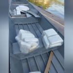 🚨 Cães Farejadores Desmascaram Traficantes no Rio Amazonas! 20kg de Droga Apreendidos!
